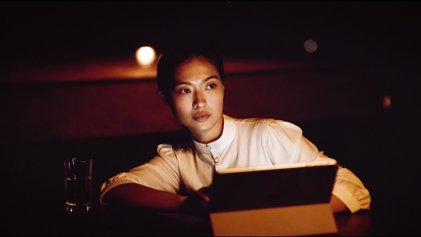 Take a Seat at the EU9 Online Casino, Dealer on Camera